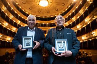 Declaración de Ciudadanos Ilustres a Eduardo &quot;Toto&quot; Méndez y Julio Cobelli en el Teatro Solís