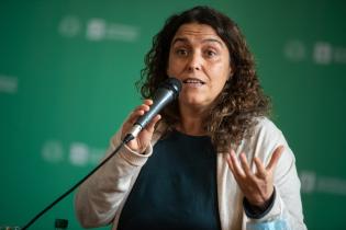 Entrega de capas de lluvia a cuidadoras/es de vehículos registrados en la Sala Ernesto de los Campos Entrega de capas de lluvia a cuidadoras/es de vehículos registrados en la Sala Ernesto de los Campos