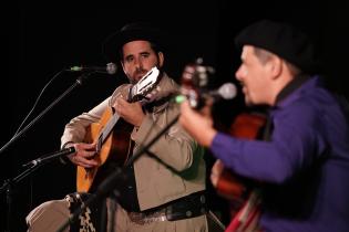 Payadores en el escenario Carlos Molina, Semana Criolla de Montevideo 2022