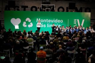 Intendenta de Montevideo Carolina Cosse presenta el Plan V de saneamiento y limpieza Intendenta de Montevideo Carolina Cosse presenta el Plan V de saneamiento y limpieza