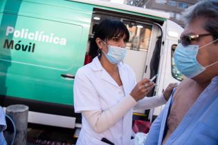 Jornada de vacunación contra la gripe en la explanada de la Intendencia de Montevideo