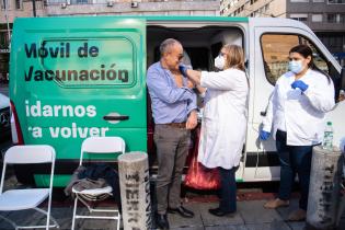 Jornada de vacunación contra la gripe en la explanada de la Intendencia de Montevideo Jornada de vacunación contra la gripe en la explanada de la Intendencia de Montevideo