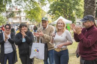 Visita a feria de pequeños emprendedores en plaza Lafone