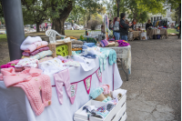 Feria de pequeños emprendedores en plaza Lafone