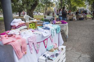 Feria de pequeños emprendedores en plaza Lafone