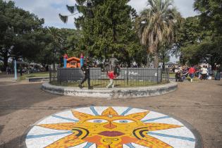 Feria de pequeños emprendedores en plaza Lafone