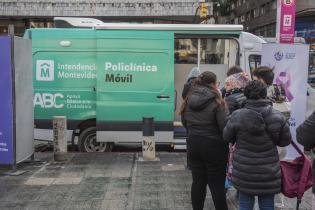 Día Internacional de Acción por la Salud de las Mujeres en la explanada de la Intendencia