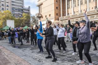 Día Internacional de Acción por la Salud de las Mujeres en la explanada de la Intendencia