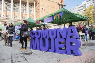 Día Internacional de Acción por la Salud de las Mujeres en la explanada de la Intendencia