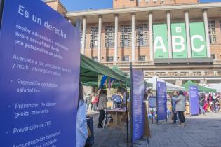 Día Internacional de Acción por la Salud de las Mujeres en la explanada de la Intendencia