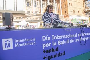 Día Internacional de Acción por la Salud de las Mujeres en la explanada de la Intendencia