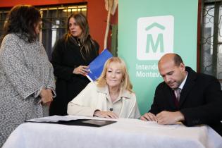 Firma de convenio entre la Intendencia de Montevideo y el MIDES en el marco del Programa Calle Firma de convenio entre la Intendencia de Montevideo y el MIDES en el marco del Programa Calle