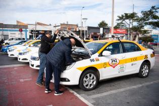 Presentación de nuevos taxis eléctricos en el Intercambiador Belloni