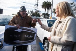 Presentación de nuevos taxis eléctricos en el Intercambiador Belloni