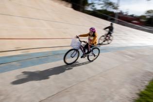 Celebración del Día Mundial de la Bicicleta en el Velódromo Municipal de Montevideo