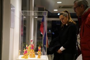 Inauguración de exposición de objetos de artesanía tradicional rusa e íconos ortodoxos en el MuHAr Inauguración de exposición de objetos de artesanía tradicional rusa e íconos ortodoxos en el MuHAr