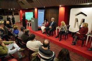 Entrega de diplomas ProCes a funcionarias y funcionarios de la Intendencia de Montevideo Entrega de diplomas ProCes a funcionarias y funcionarios de la Intendencia de Montevideo