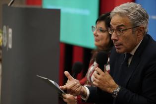 Entrega de diplomas ProCes a funcionarias y funcionarios de la Intendencia de Montevideo Entrega de diplomas ProCes a funcionarias y funcionarios de la Intendencia de Montevideo