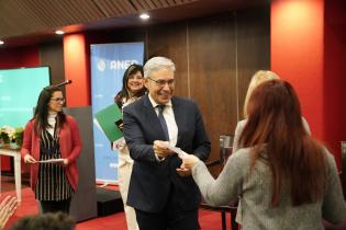 Entrega de diplomas ProCes a funcionarias y funcionarios de la Intendencia de Montevideo Entrega de diplomas ProCes a funcionarias y funcionarios de la Intendencia de Montevideo