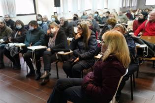 Reunión de lanzamiento de la nueva estrategia de limpieza con vecinas y vecinos del Euskalerria 70