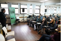 Reunión de lanzamiento de la nueva estrategia de limpieza con vecinas y vecinos del Euskalerria 70