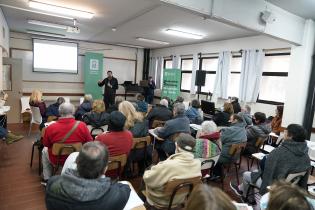 Reunión de lanzamiento de la nueva estrategia de limpieza con vecinas y vecinos del Euskalerria 70