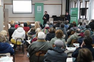 Reunión de lanzamiento de la nueva estrategia de limpieza con vecinas y vecinos del Euskalerria 70