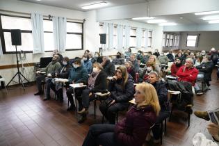 Reunión de lanzamiento de la nueva estrategia de limpieza con vecinas y vecinos del Euskalerria 70