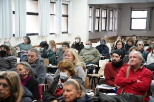 Reunión de lanzamiento de la nueva estrategia de limpieza con vecinas y vecinos del Euskalerria 70