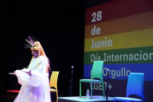 Conversatorio «Día internacional del orgullo LGBT+: el camino de la lucha» en el teatro Solís  