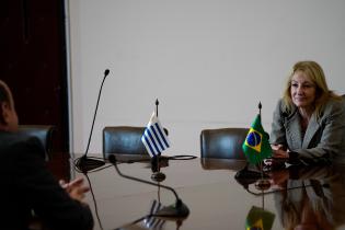 Visita del embajador de Brasil a la intendenta Carolina Cosse