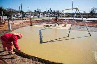 Avance de obras de saneamiento en plaza Azotea de Lima