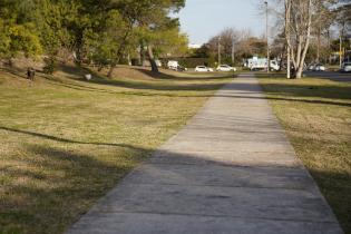 Parque lineal sobre calle Santa Mónica