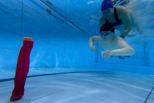 Clase de natacion del Programa de atención a personas con discapacidad