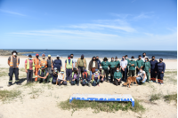 Jornada de limpieza en playa Santa Catalina en el marco del Día de la Tierra