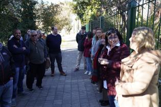 Instalación de placa en homenaje a Eduardo Galeano en el barrio Malvín