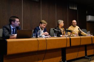 Charla para emprendedores en la sala Dorada de la Intendencia de Montevideo