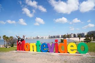 Intervención temática en el cartel de Montevideo en Kibón en el marco del Mes de la Diversidad Intervención temática en el cartel de Montevideo en Kibón en el marco del Mes de la Diversidad