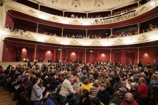 Función de estreno de "Esperando la carroza" por la Comedia Nacional en el teatro Macció de San José Función de estreno de "Esperando la carroza" por la Comedia Nacional en el teatro Macció de San José