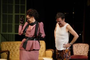 Función de estreno de "Esperando la carroza" por la Comedia Nacional en el teatro Macció de San José Función de estreno de "Esperando la carroza" por la Comedia Nacional en el teatro Macció de San José