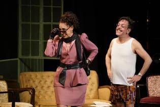 Función de estreno de "Esperando la carroza" por la Comedia Nacional en el teatro Macció de San José Función de estreno de "Esperando la carroza" por la Comedia Nacional en el teatro Macció de San José