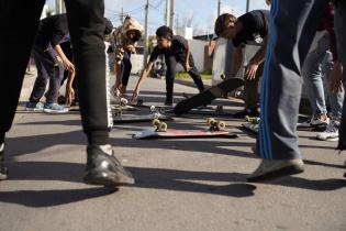 Escuela de skate en el centro juvenil La tortuga Cuadrada en el marco del Plan ABC + Deporte y Cultura Escuela de skate en el centro juvenil La tortuga Cuadrada en el marco del Plan ABC + Deporte y Cultura