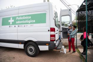 Inauguración de policlínica odontológica móvil en el salón comunal del barrio 23 de Octubre, 19 de setiembre de 2022