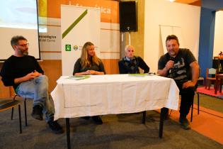 Presentación del Libro "Qué ves cuando me ves?" del barrio La Presentación del Libro "Qué ves cuando me ves?" del barrio La Paloma de Montevideo