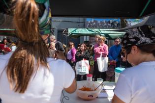 Taller de Cocina Uruguay en la feria de la calle Emilio Romero y Avda. Agraciada