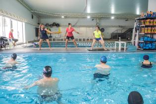 Clase de hidrogimnasia para personas mayores en el Club Tabaré Clase de hidrogimnasia para personas mayores en el Club Tabaré, 05 de octubre de 2022