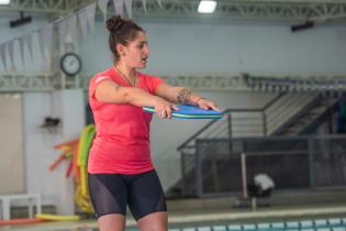 Clase de hidrogimnasia para personas mayores en el Club Tabaré, 05 de octubre de 2022