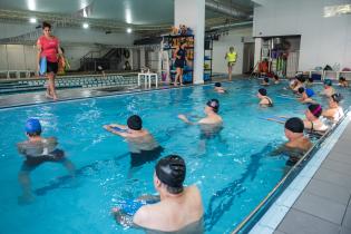 Clase de hidrogimnasia para personas mayores en el Club Tabaré Clase de hidrogimnasia para personas mayores en el Club Tabaré, 05 de octubre de 2022