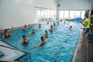 Clase de hidrogimnasia para personas mayores en el Club Tabaré Clase de hidrogimnasia para personas mayores en el Club Tabaré, 05 de octubre de 2022