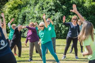 Clase de gimnasia para personas mayores en el Espacio Barradas, 5 de octubre de 2022